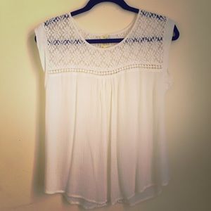Cream swingback top with beautiful detail!